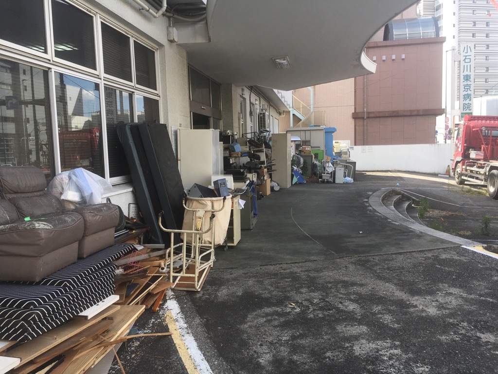 【産業廃棄物の回収】粗大ごみの回収を東京都の廃院した病院にて行った事例を紹介します。