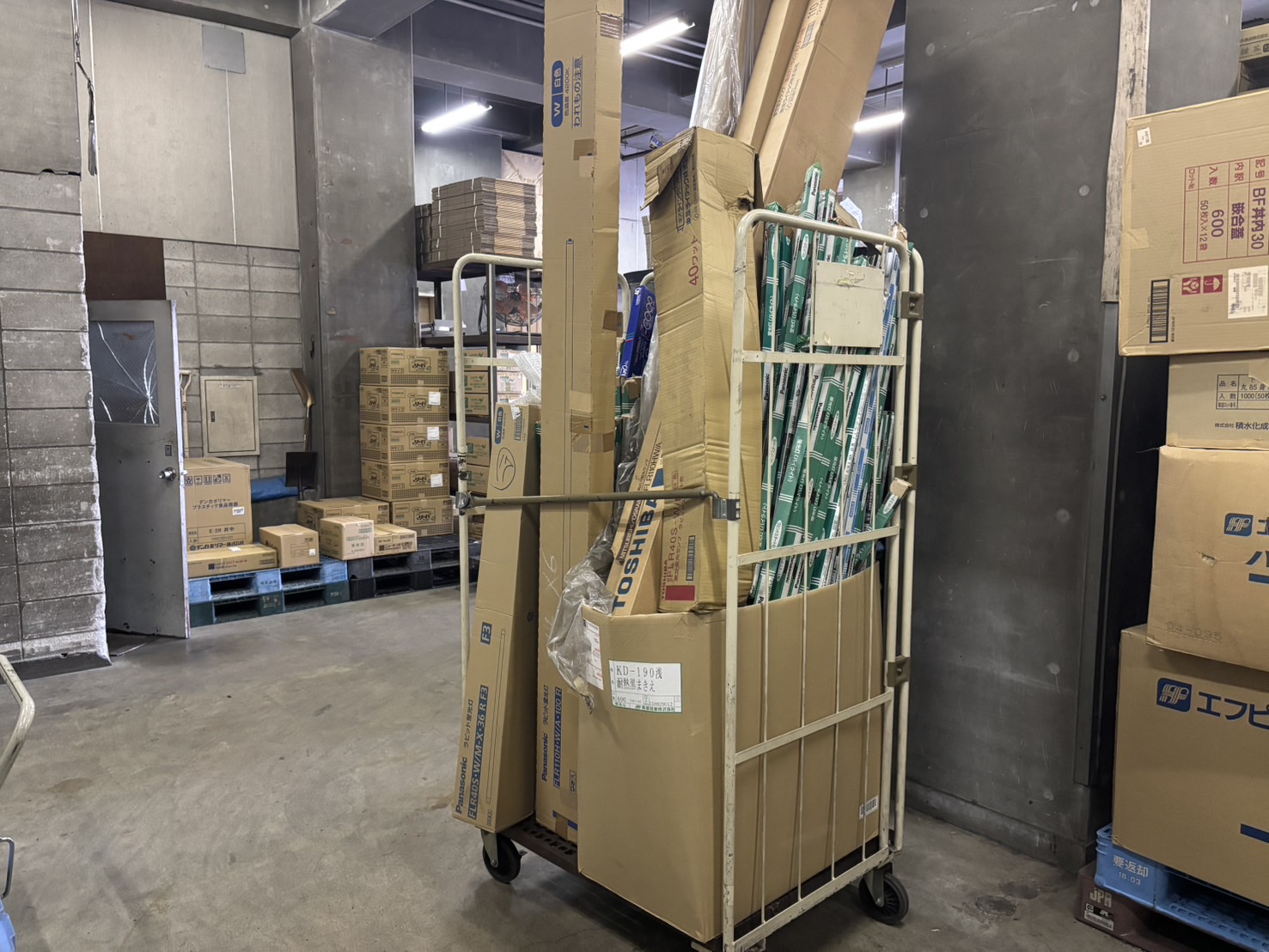 【産業廃棄物の処理】倉庫の産廃処理事例を紹介します。